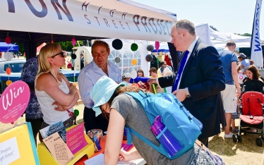 Conor talking with a community research project team at Winton carnival.